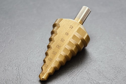 Cum să utilizați burghiele în trepte?