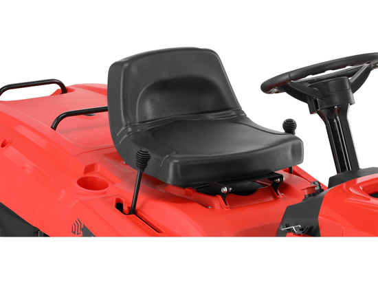 TRACTORAȘ TUNS IARBA