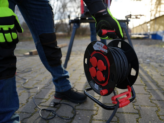 PRELUNGITOR 30M PE TAMBUR ,16A