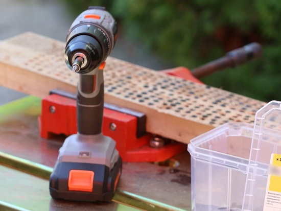 AUTOFILETANTĂ CU ACUMULATOR 18V