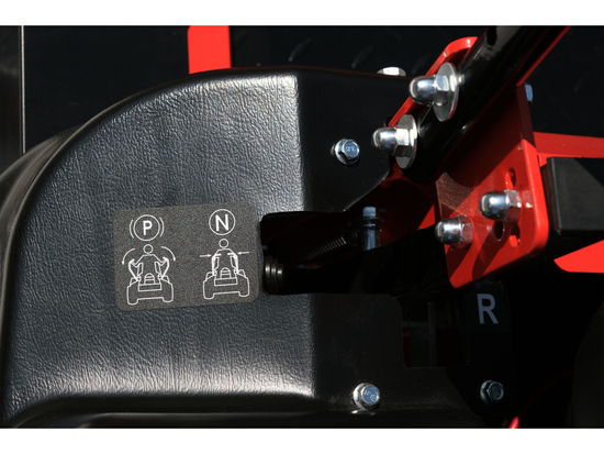 TRACTORAȘ TUNS IARBA, ZERO-TURN