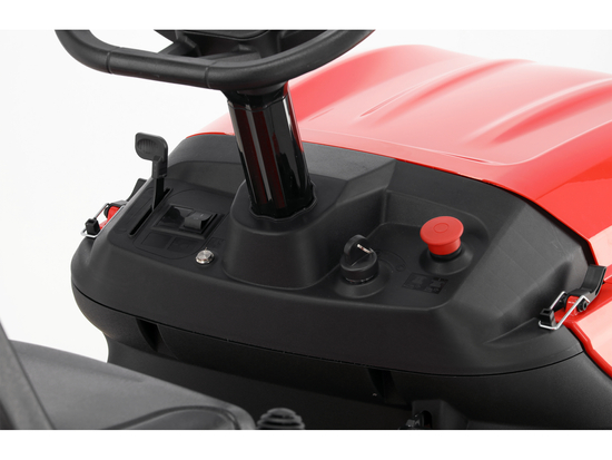 TRACTORAȘ TUNS IARBA