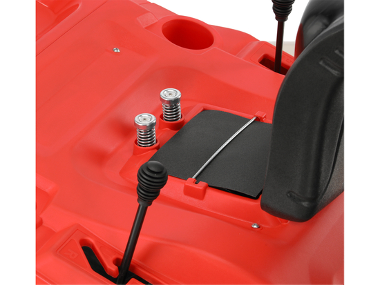 TRACTORAȘ TUNS IARBA