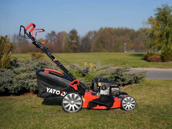 MAȘINĂ DE TUNS IARBA, PE BENZINĂ, CU AUTOPROPULSIE, 56CM, 4.5KW