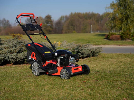 MAȘINĂ DE TUNS IARBA, PE BENZINĂ, CU AUTOPROPULSIE, 53CM