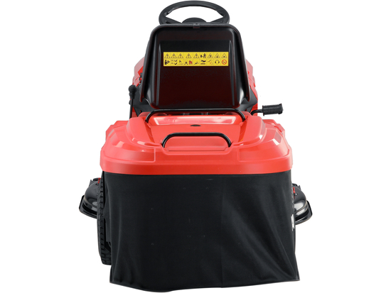 TRACTORAȘ TUNS IARBA