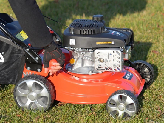 MAȘINĂ DE TUNS IARBA, PE BENZINĂ, CU AUTOPROPULSIE, 41CM