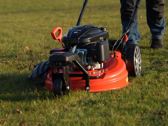 MAȘINĂ DE TUNS IARBA, PE BENZINĂ, CU AUTOPROPULSIE, 53CM, 3 ROȚI