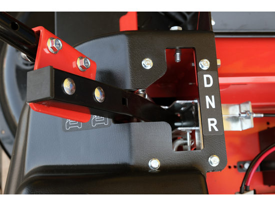 TRACTORAȘ TUNS IARBA, ZERO-TURN