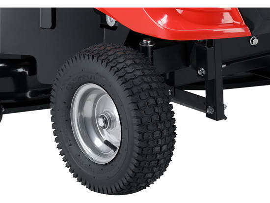 TRACTORAȘ TUNS IARBA