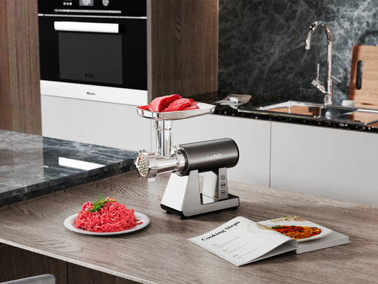 MAȘINĂ DE TOCAT CARNE, 550W