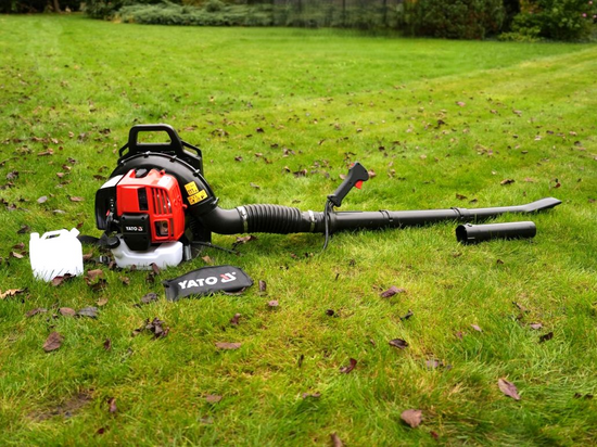 SUFLANTĂ PE BENZINĂ CU PRINDERE PE SPATE