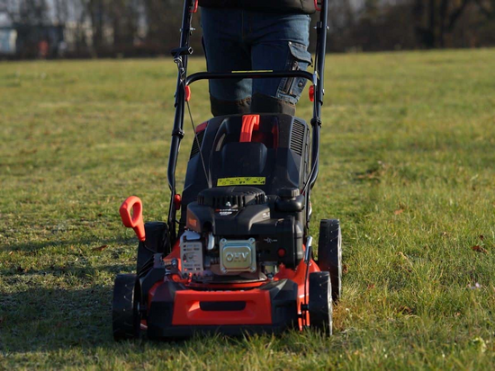 MAȘINĂ DE TUNS IARBA, PE BENZINĂ, CU AUTOPROPULSIE, 46CM