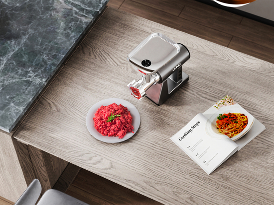 MAȘINĂ DE TOCAT CARNE, 550W