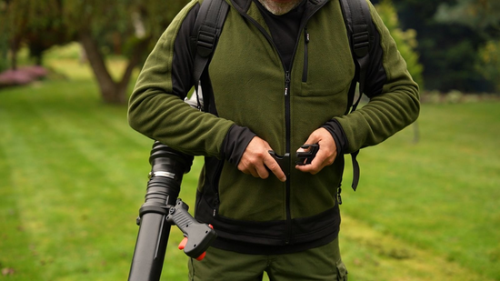 SUFLANTĂ PE BENZINĂ CU PRINDERE PE SPATE