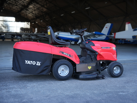 TRACTORAȘ TUNS IARBA