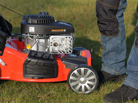 MAȘINĂ DE TUNS IARBA, PE BENZINĂ, CU AUTOPROPULSIE, 46CM