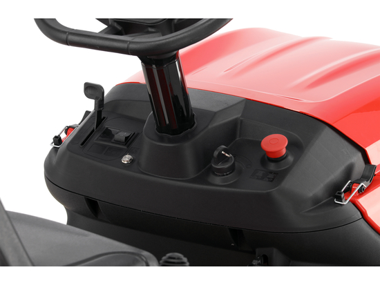 TRACTORAȘ TUNS IARBA