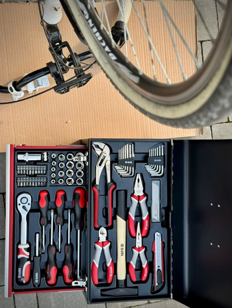 CUTIE SCULE DIN METAL, 80 PIESE