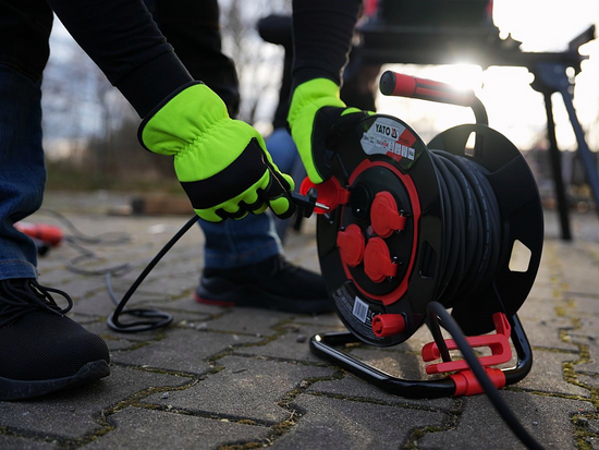 PRELUNGITOR 30M PE TAMBUR ,16A