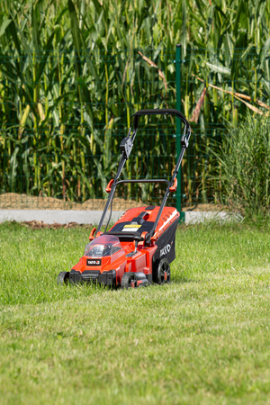 MAȘINĂ DE TUNS IARBA 37CM 2X18V, FĂRĂ ACUMULATOR